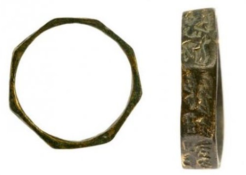 Израильские 
археологи нашли клад монет и золотых украшений