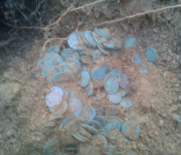 клад медных монет (фото)