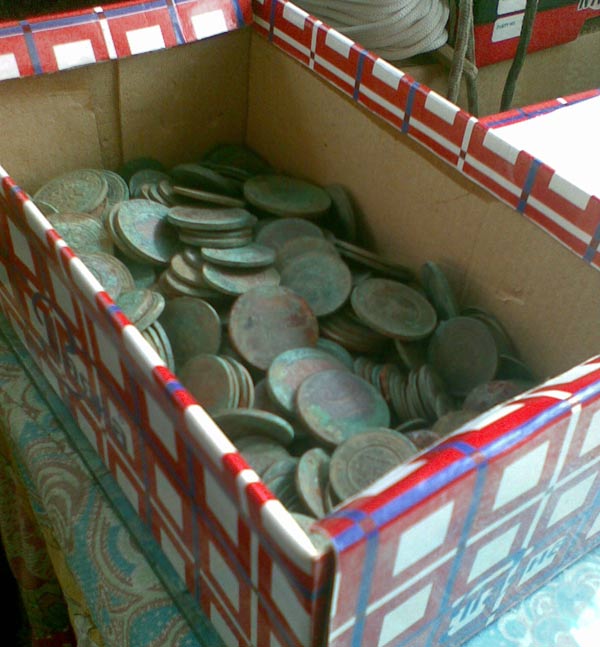 Большой клад медных монет, фото