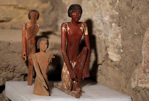 Археологические находки: статуэтки, найденные в гробницах